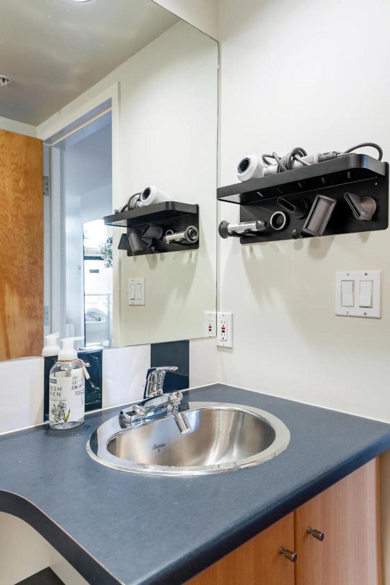 Loft In Downtown Vancouver With Free Parking מראה חיצוני תמונה